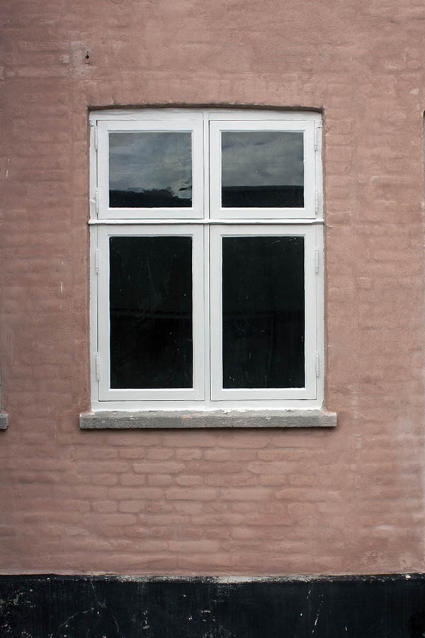 Photo 00424: White window in Dannebrog style with four frames