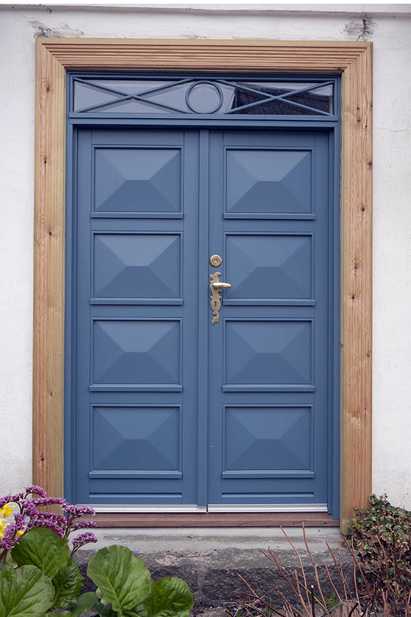 Photo 08350: Panelled, blue double door with top window