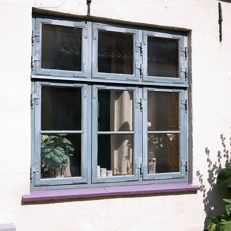 Photo 08731: Teal window in Dannebrog style with six frames and nine panes