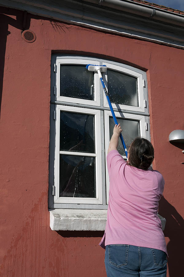 Photo 09274: Formed, white and grey plastic window in Dannebrog style