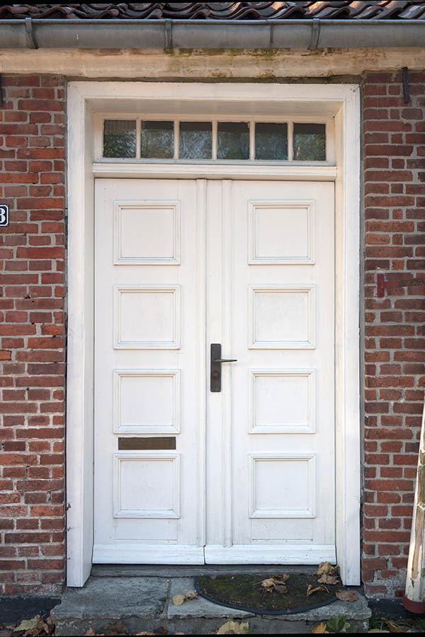 Photo 09640: Lopsided, panelled, white double door with top window