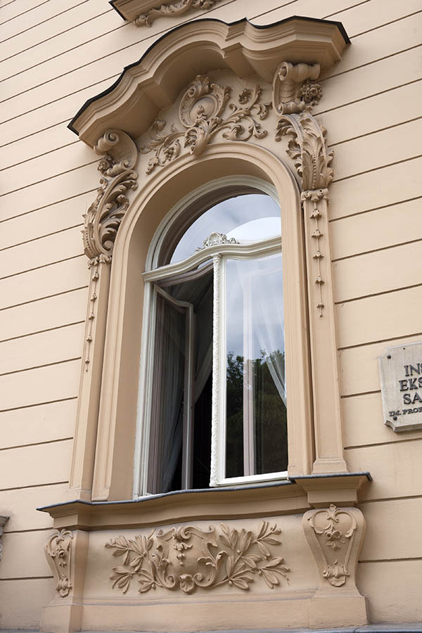 Photo 13722: Formed, white window with three panes