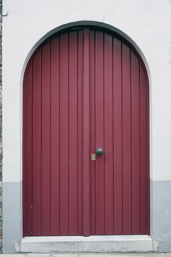 Photo 15962: Formed, purple double door made of planks