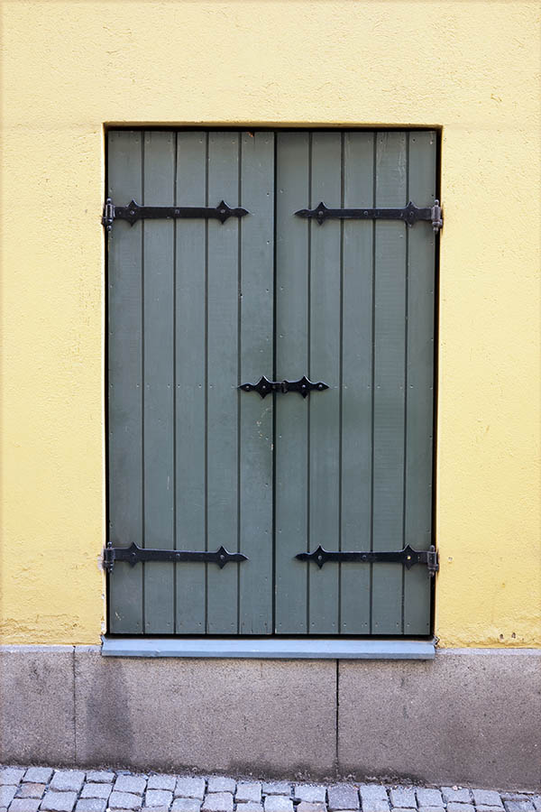 Photo 17713: Teal shutters with black hinges