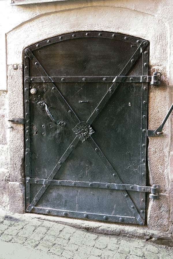 Photo 17728: Black metal door