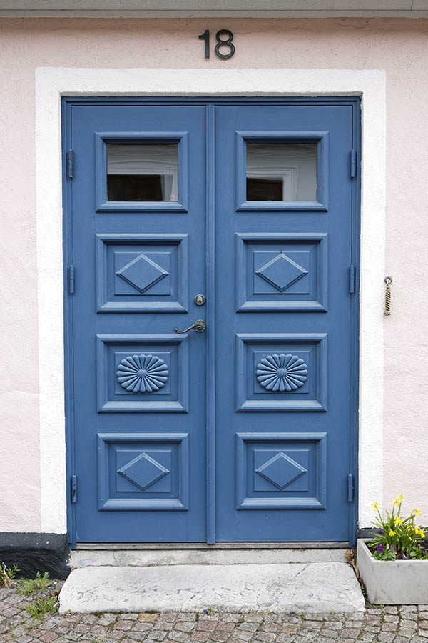Photo 18466: New, panelled, blue Simrishamn double door with door lights
