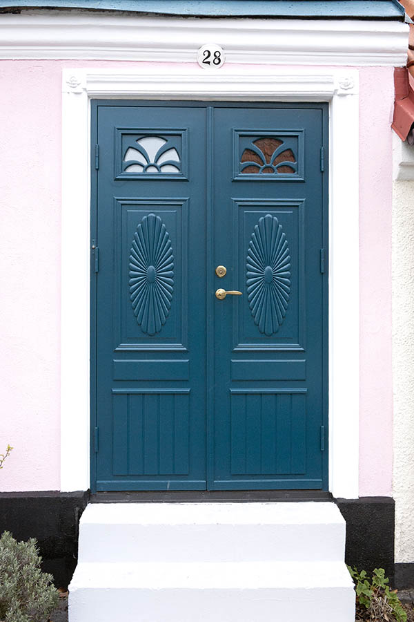 Photo 18546: New, panelled, blue Simrishamn double door with door lights