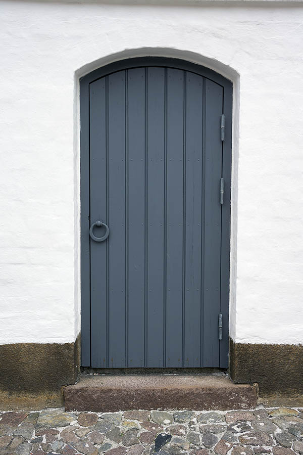 Photo 25054: Formed, grey door of boards