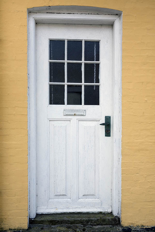 Photo 25105: Panelled, white door with door light