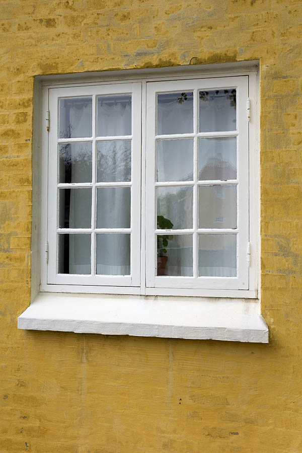 Photo 25126: White window with two frames and 16 panes
