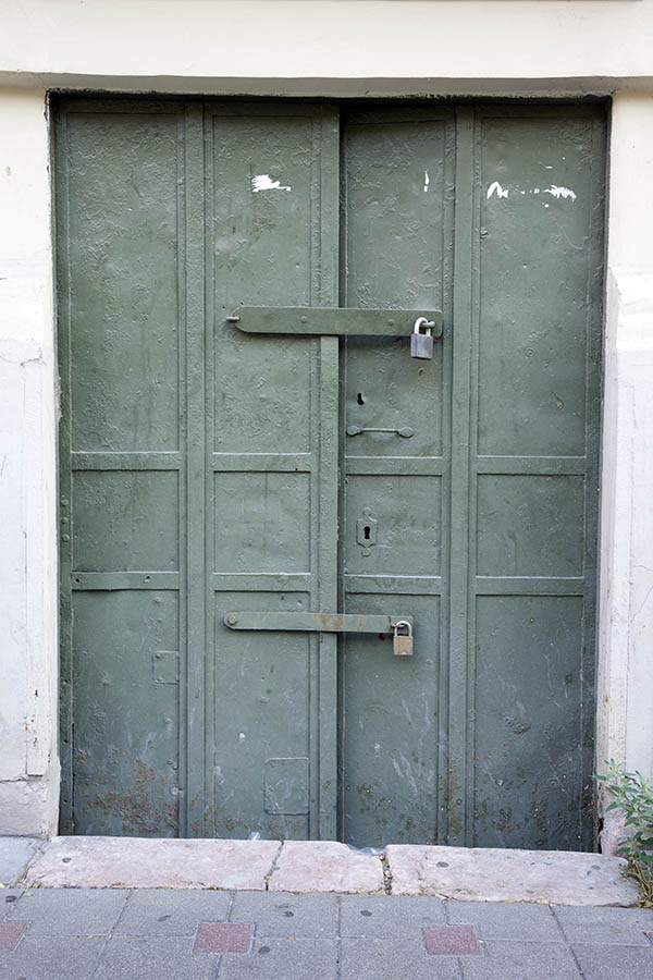 Photo 26052: Light green metal double cellar door
