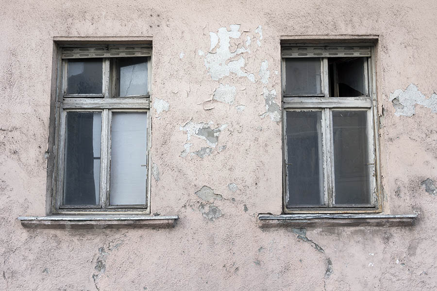 Photo 26119: Facade with two decayed, white windows with four frames each