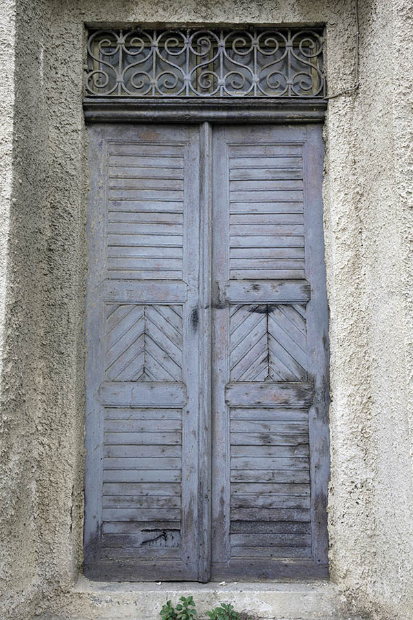 Photo 26664: Narrow, grey double door with latticed top window