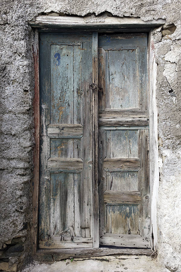 Photo 26792: Decayed, unpainted and light green, panelled double door
