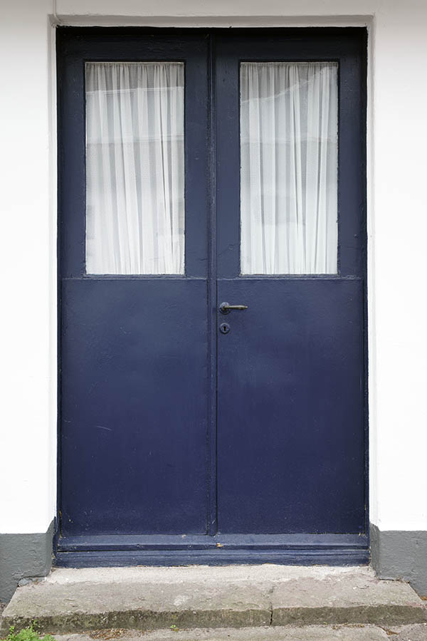 Photo 27049: Violet double door with door lights
