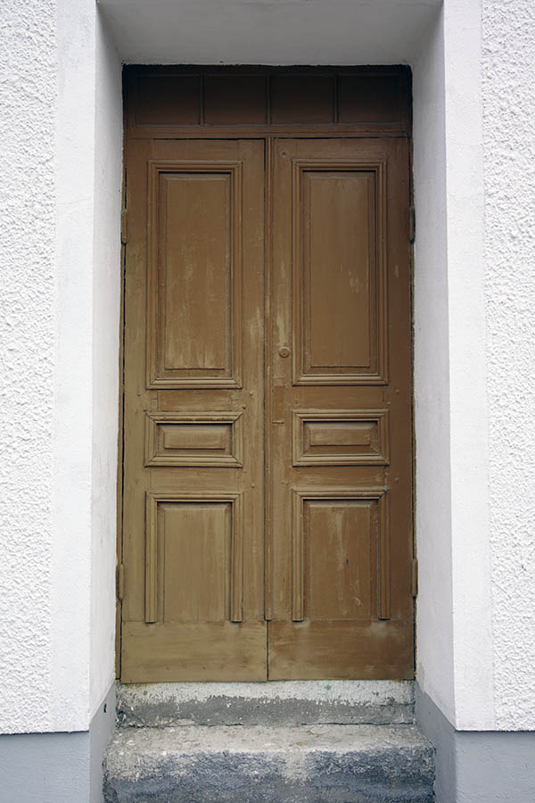 Photo 27109: Panelled, light brown double door