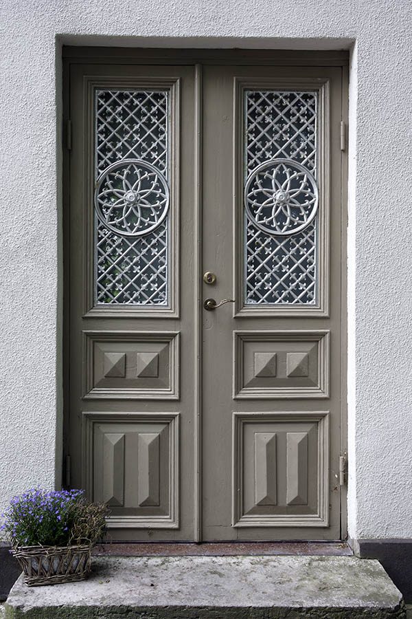 Photo 27200: Panelled, light brown double door with door lights and white lattice