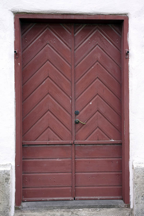 Photo 27278: Brown double door of diagonal boards 