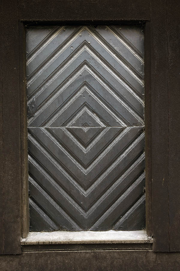 Photo 27325: Black door of boards in diamond shape