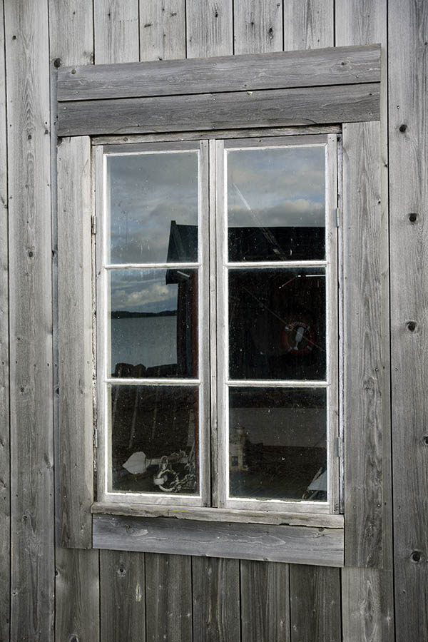 Photo 27345: Unpainted, grey window with two frames and six panes