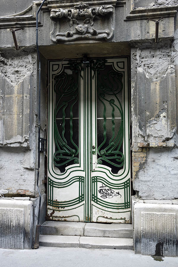 Photo 27387: White and green metal double door in Art Nouveau style with formed door lights