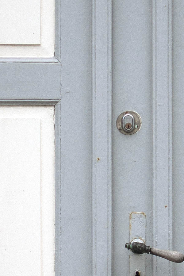Photo 03902: Panelled double door in white and grey with top window