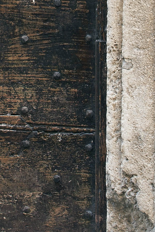 Photo 08116: Decayed, formed, unpainted door made of planks with pilaster