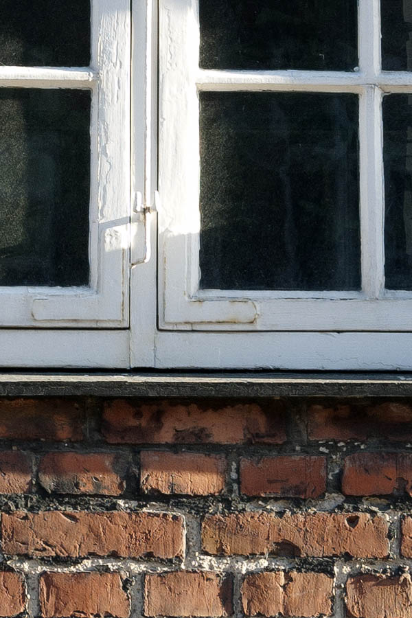Photo 10485: White window with four frames and 20 panes
