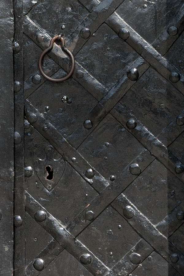 Photo 13478: Black double door with metal decoration
