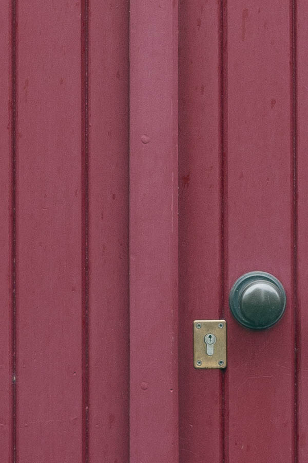 Photo 15962: Formed, purple double door made of planks