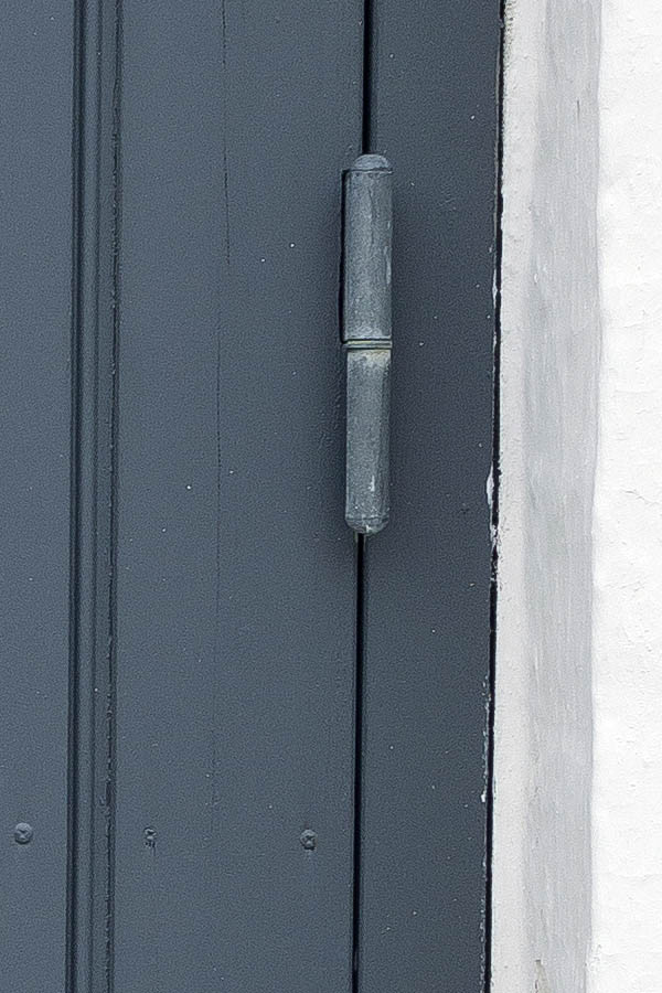 Photo 25054: Formed, grey door of boards