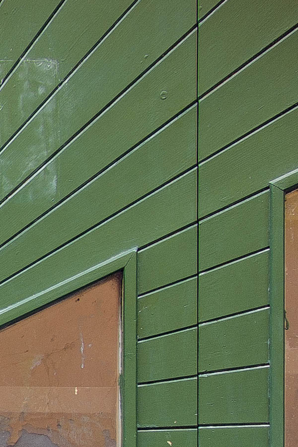 Photo 25983: New, green gate in four parts with large, formed door lights