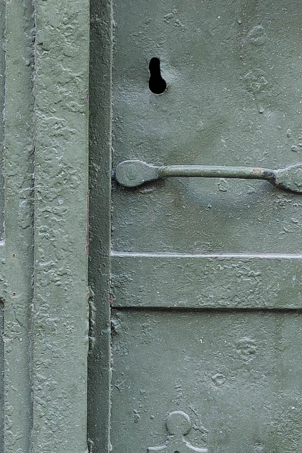 Photo 26052: Light green metal double cellar door
