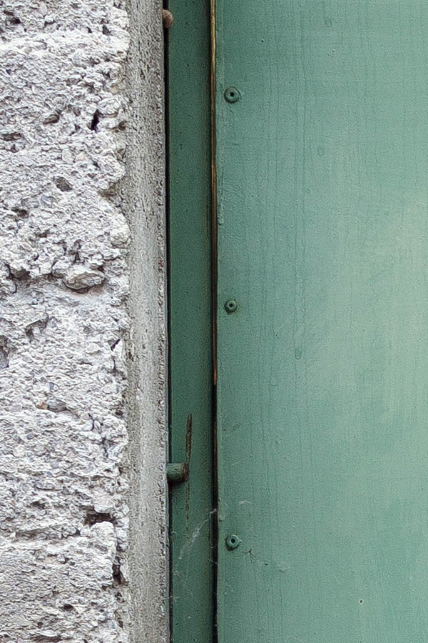 Photo 26242: Green metal plate door