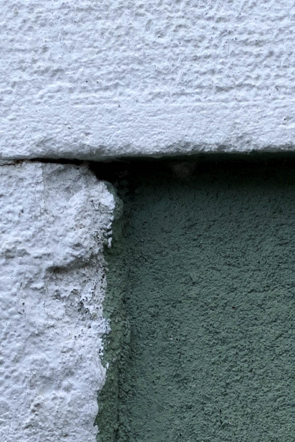 Photo 26512: No window. A white lintel.