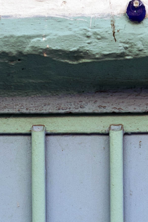 Photo 26569: Light green and light blue, grated metal door