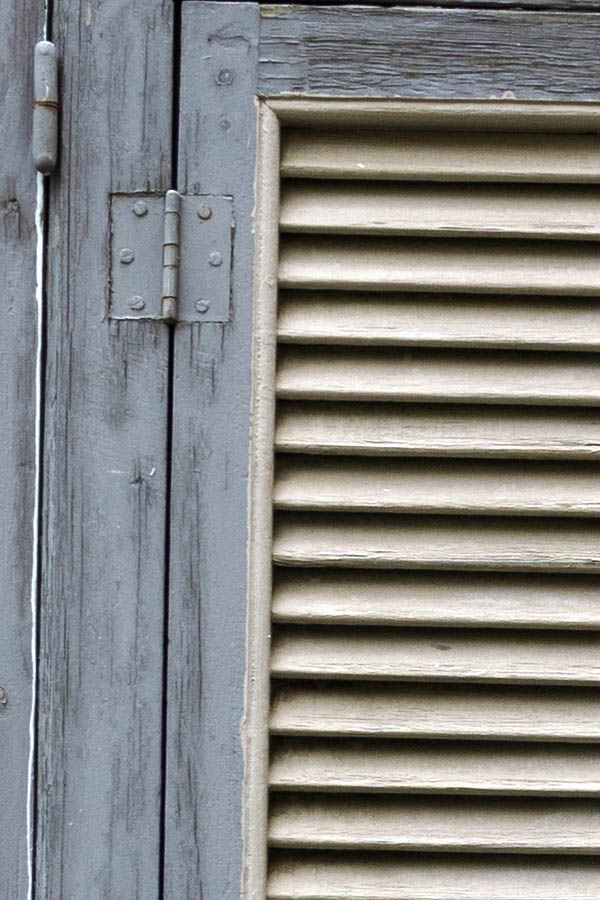 Photo 26903: Unpainted, grey double shutters