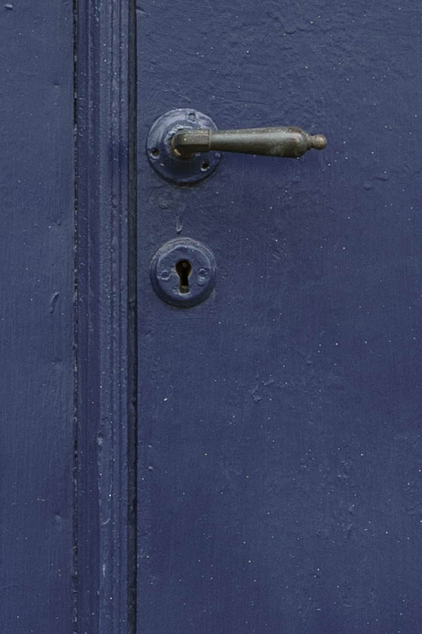 Photo 27049: Violet double door with door lights