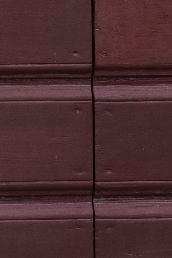 Photo 27190: Purple door of boards with sidepiece and oval door lights