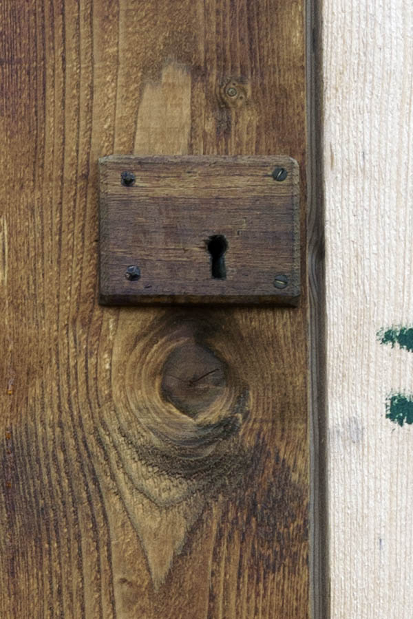 Photo 27349: Oiled door of boards