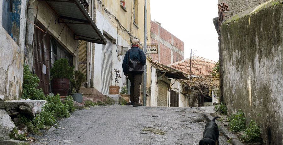 The photographer strolling along, photo by Dilek Topaloglu