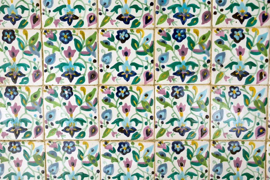 Photo 24574: Wall with hand-painted tiles in green, blue, purple and yellow