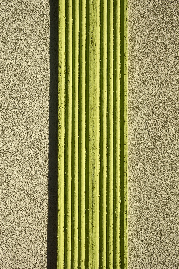 Photo 25671: Light green, plastered profile in a plastered wall