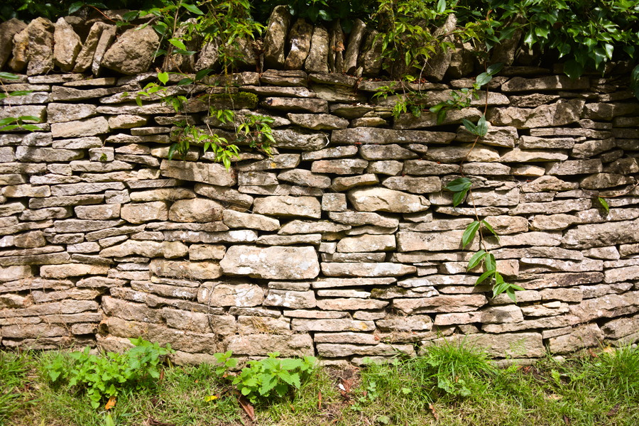 Photo 27399: Curvy, grey stone wall