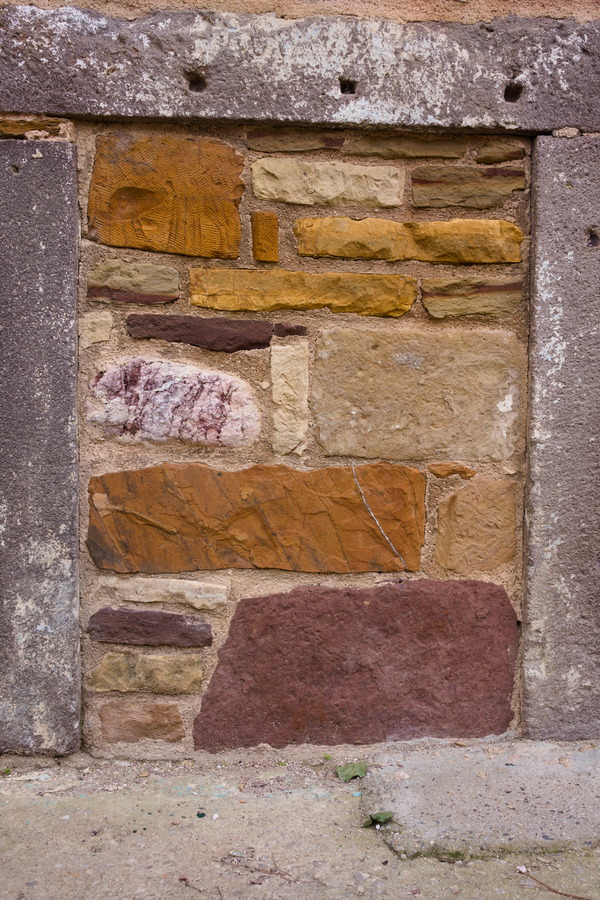 Photo 27445: Stone frame with yellow and red stones