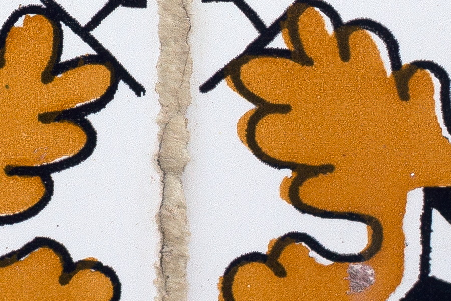 Photo 24495: Wall with hand-painted tiles in light brown and black