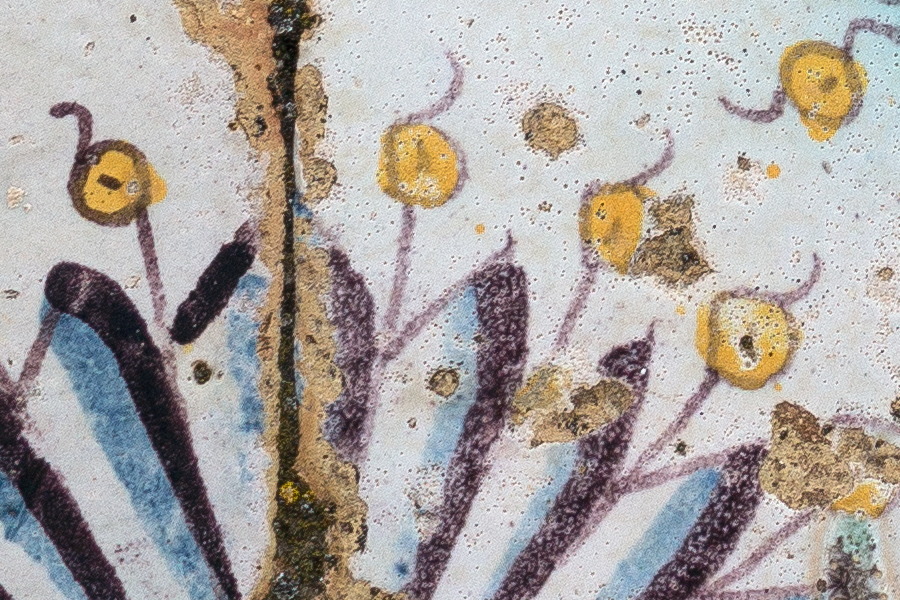 Photo 24497: Wall with hand-painted tiles in blue, yellow and green pattern