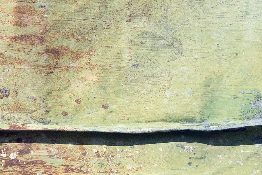 Photo 25368: Corrugated iron door in light green and rusty colours