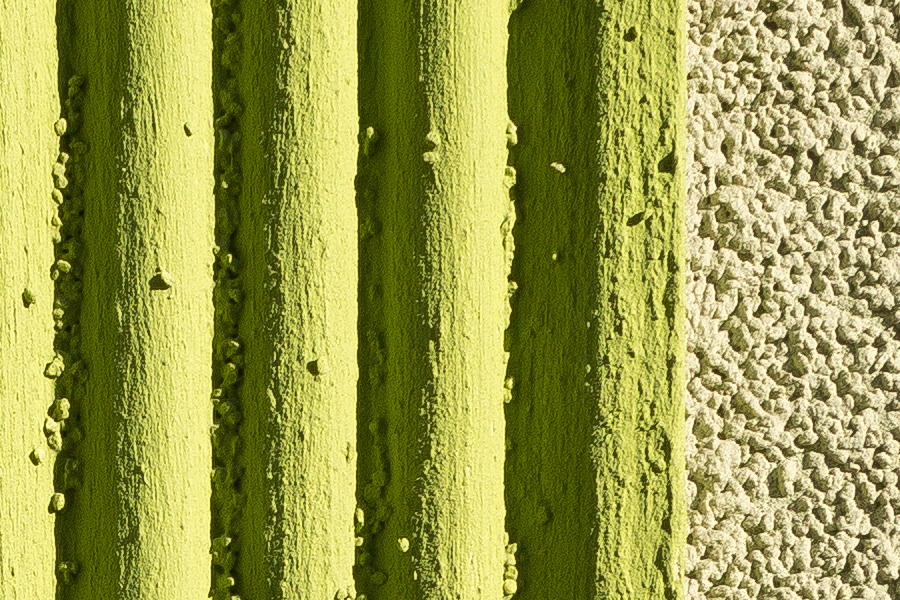 Photo 25671: Light green, plastered profile in a plastered wall