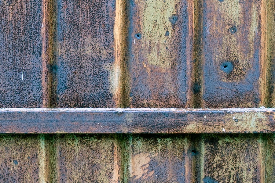 Photo 26210: Wide, worn double door in corrugated iron in light green and rusty colours